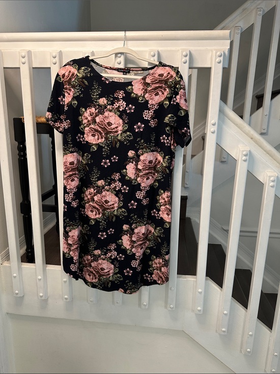 love ari Dresses & Skirts - Floral Black & Pink Short Sleeve Mini Dress